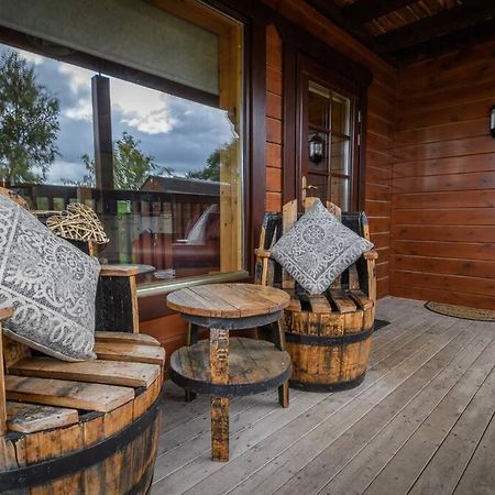 Red Squirrel Log Cabin With Hot Tub Keith Eksteriør bilde
